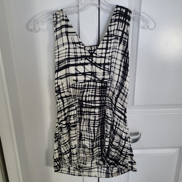 BCBG silk sleeveless blouse top - Picture 2 of 7